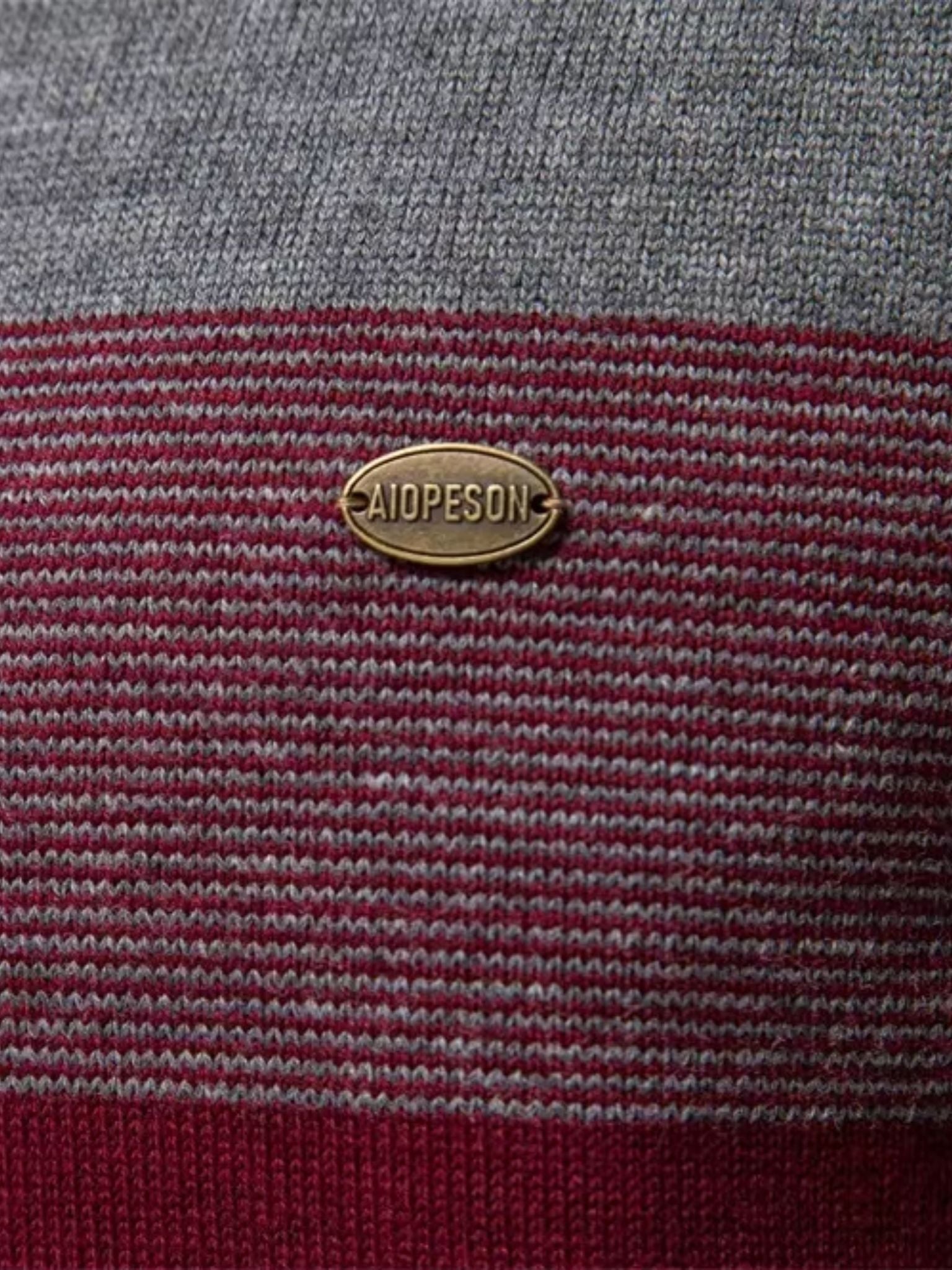 Pull minimaliste à col montant