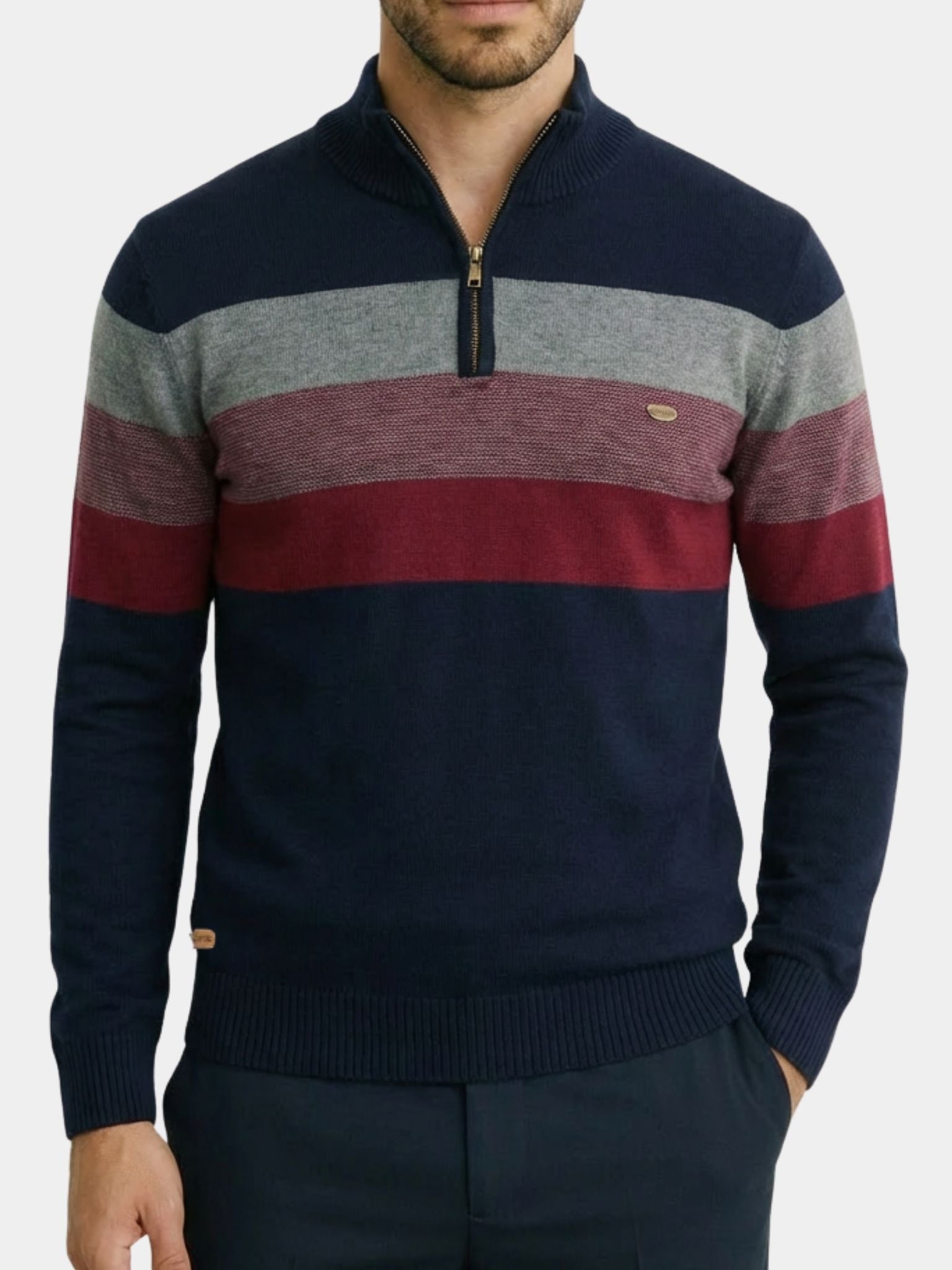 Pull minimaliste à col montant