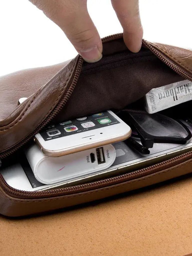 Milan Essential Leather Shoulder Bag