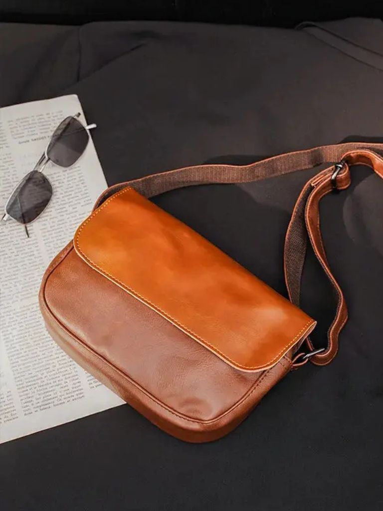 Milan Essential Leather Shoulder Bag