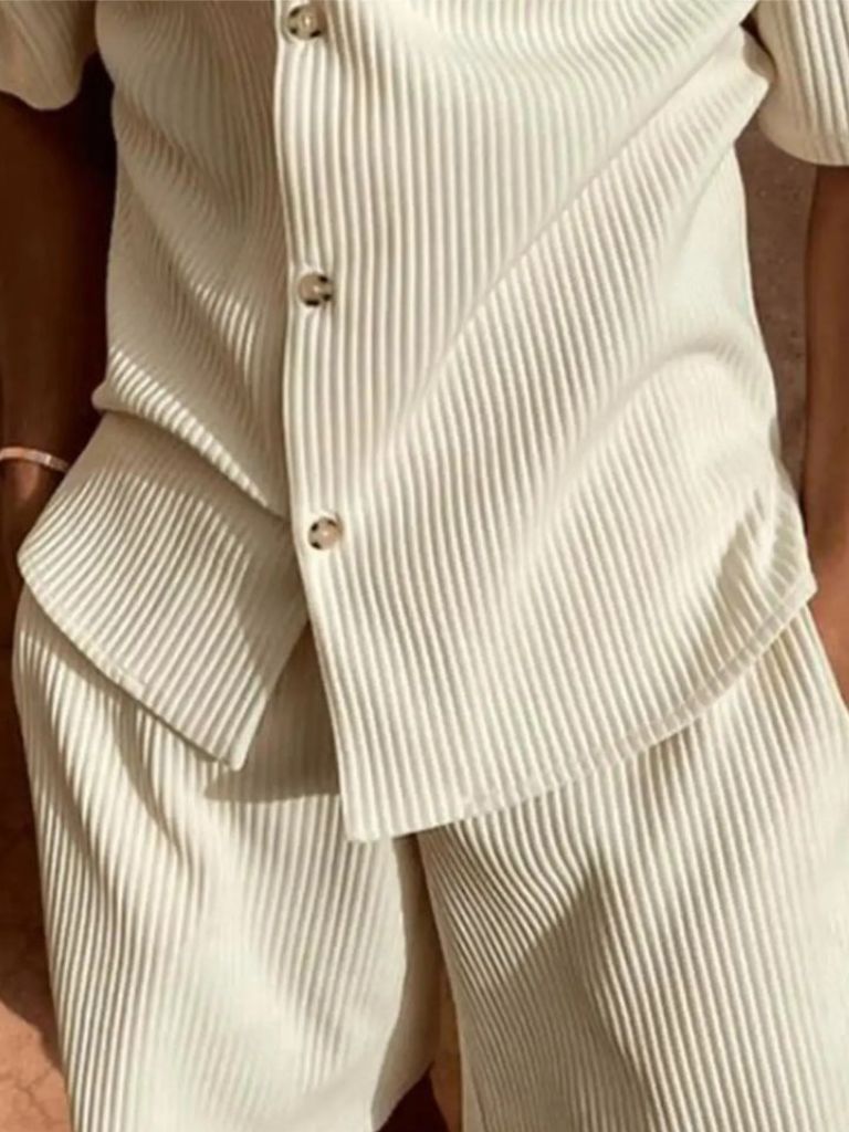 Ensemble minimaliste en velours côtelé : short et chemise