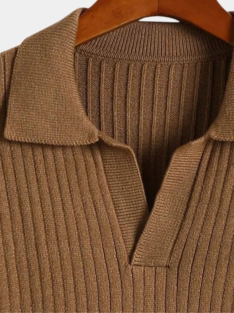 Polo à col en V côtelé