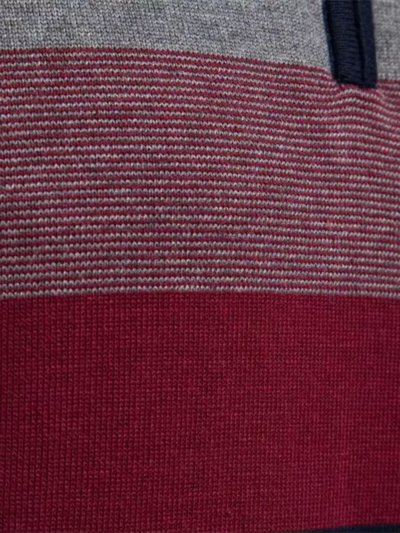 Pull minimaliste à col montant