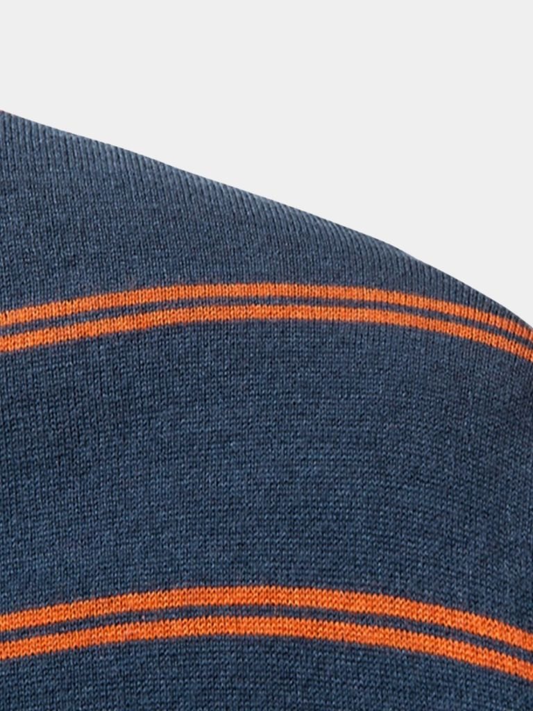 Polo a Rayas en Atardecer Marino