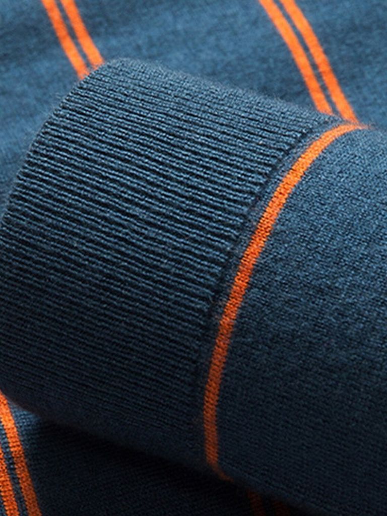 Polo a Rayas en Atardecer Marino