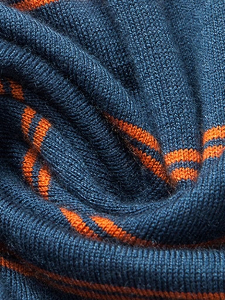 Polo a Rayas en Atardecer Marino