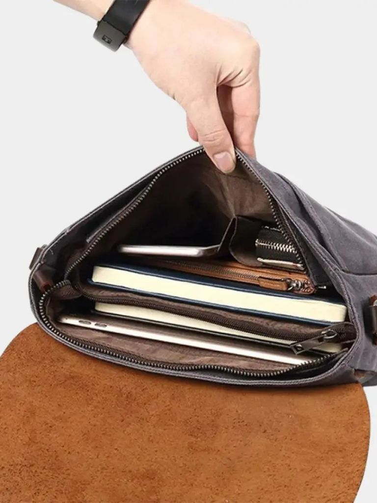 Windsor Messenger Shoulder Bag